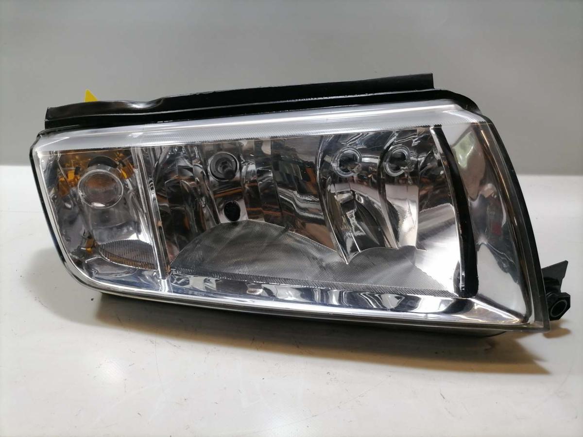 Skoda Fabia 6Y Scheinwerfer rechts Halogen Chromhintergrund Bj.2005 Skoda Fabia 6Y Scheinwerfer rechts Halogen Chromhintergrund Bj.2005
